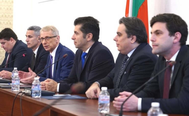 Започна срещата, организирана от ПП, дойдоха БСП, ДБ, Български възход 